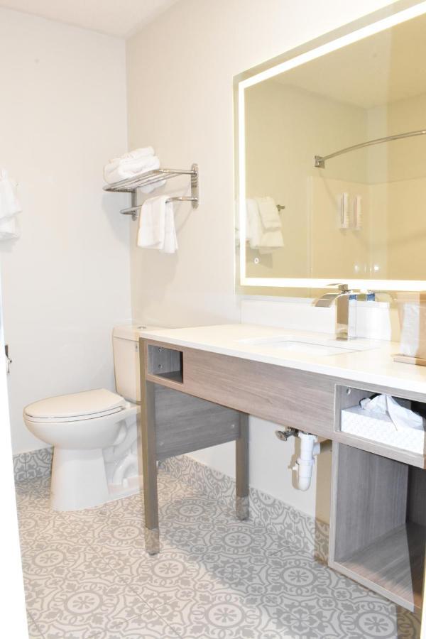 King Room with Tub - Disability Access/Non Smoking/Interior Hall