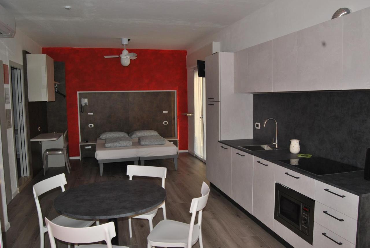 Junior Suite mit Balkon, Seeblick und Küchenzeile