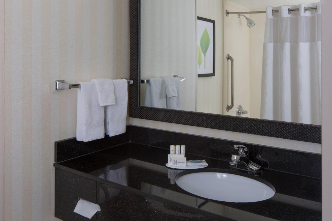King Room with Roll-In Shower - Mobility Access/Hearing Accessible