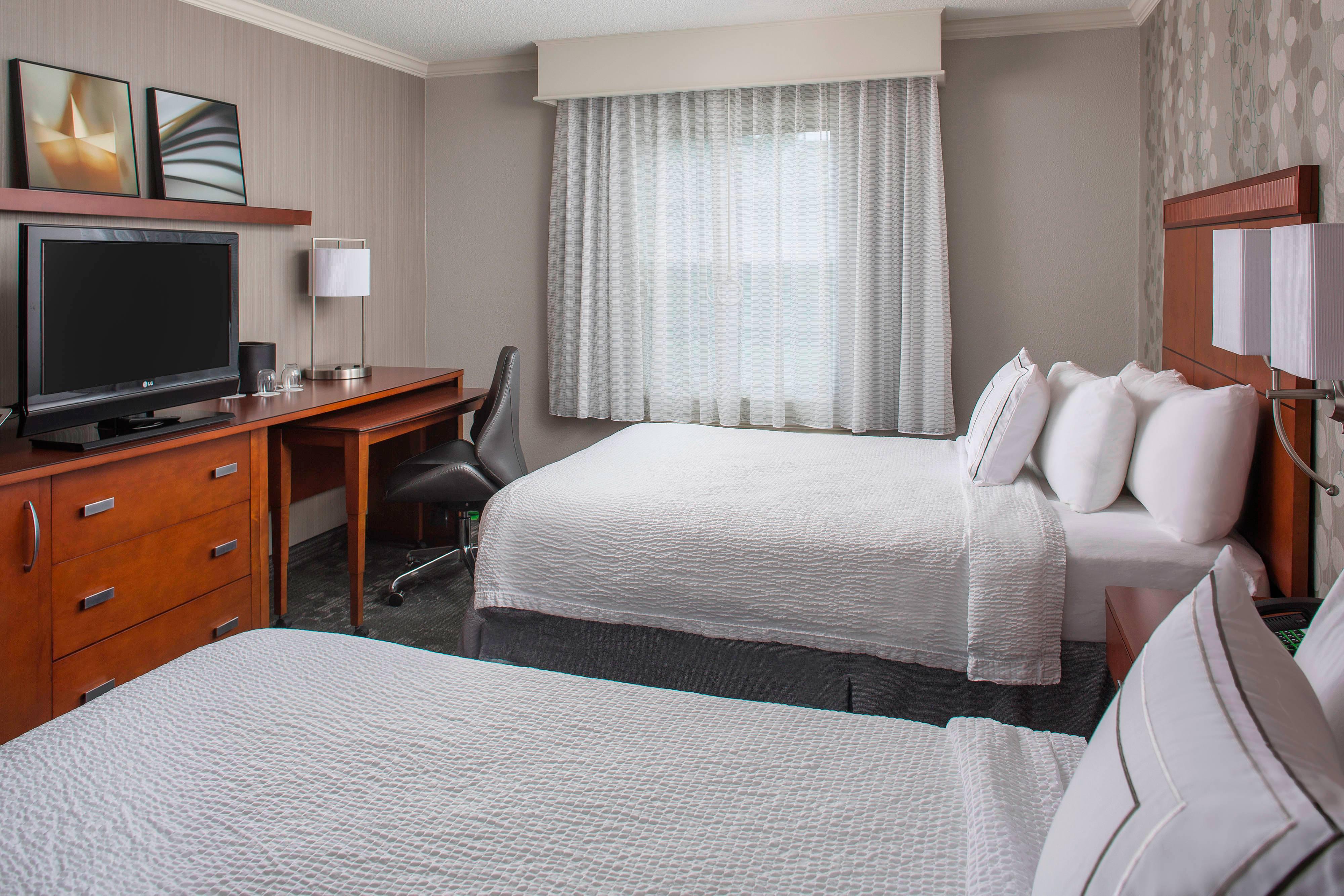 Mobility/Hearing Accessible Guestroom Two Doubles Tub