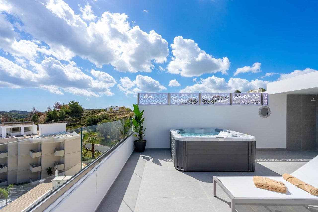 Superior Double Rooftop Hot Tub,1387025882:JPEG
