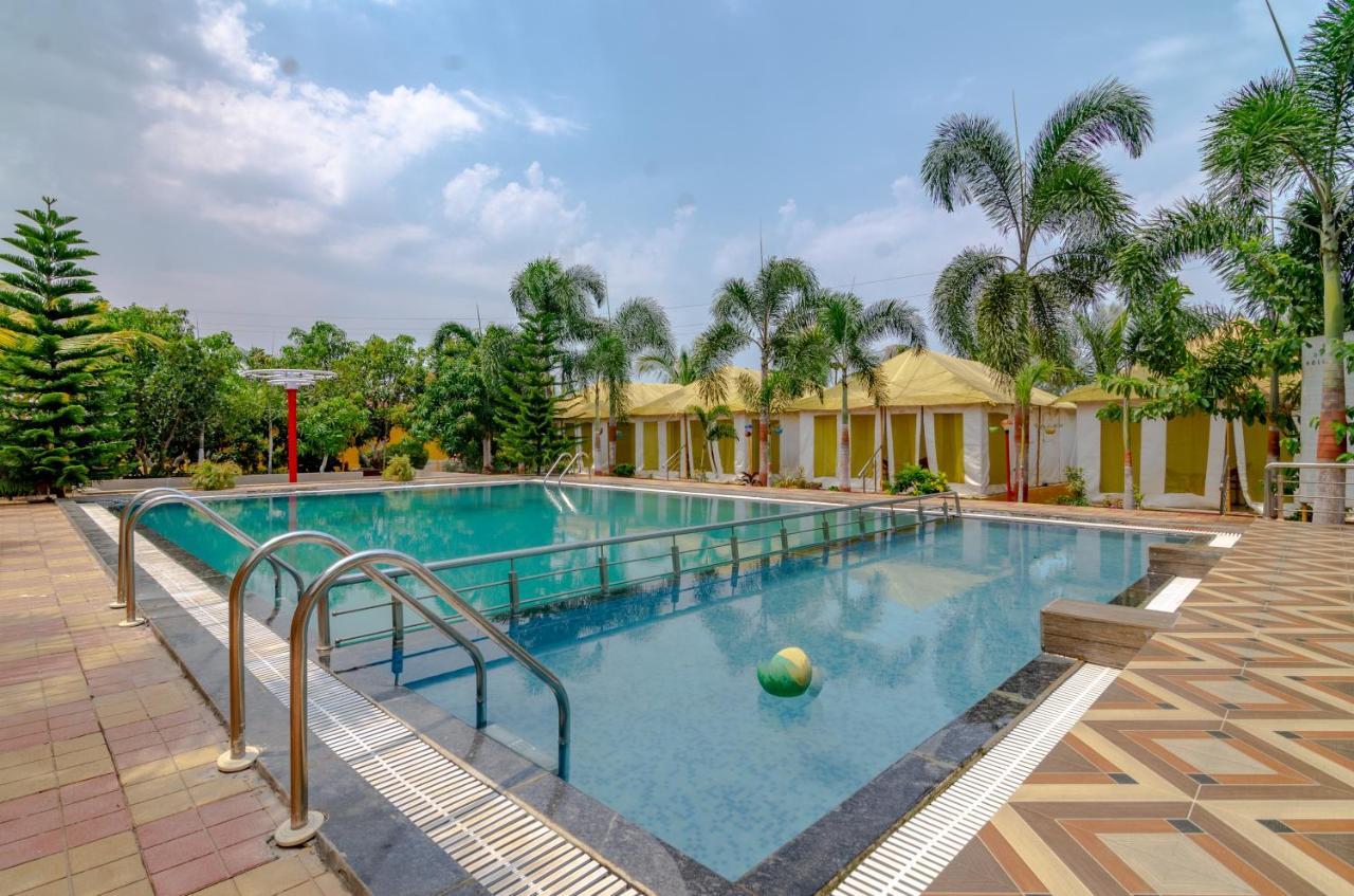 Luxury Cottage Pool View