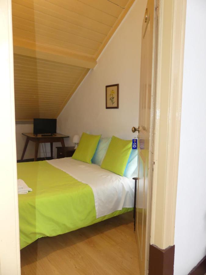 Quarto Individual com Banheiro Compartilhado