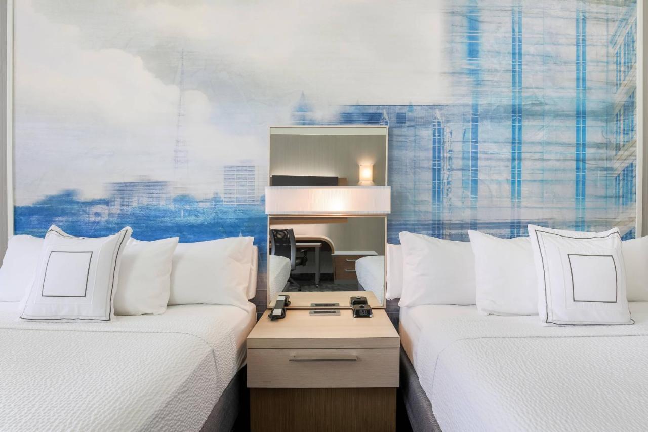 Queen Room Two Queen Beds City View Hearing Accessible