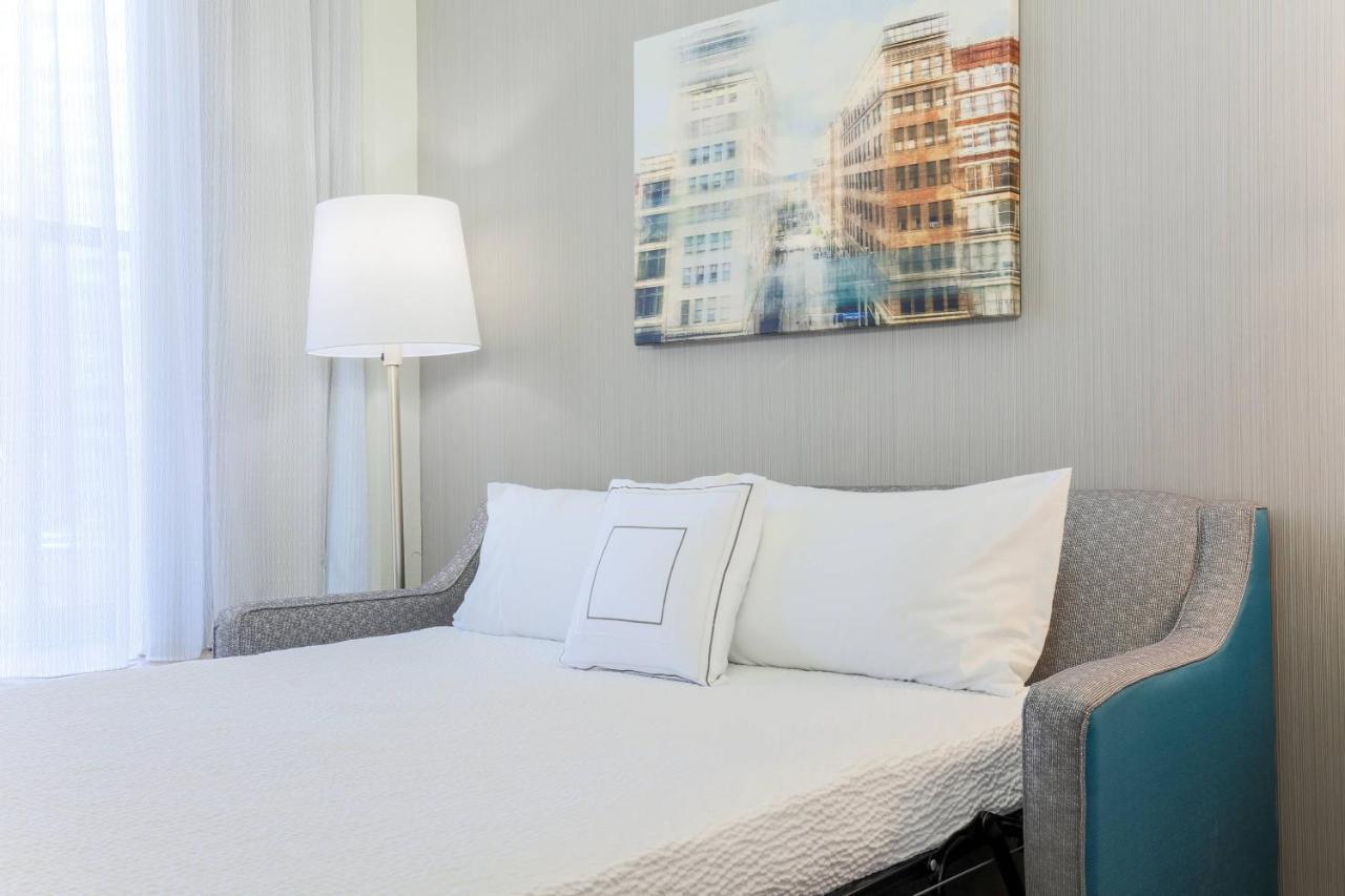 Queen Room Two Queen Beds City View Hearing Accessible