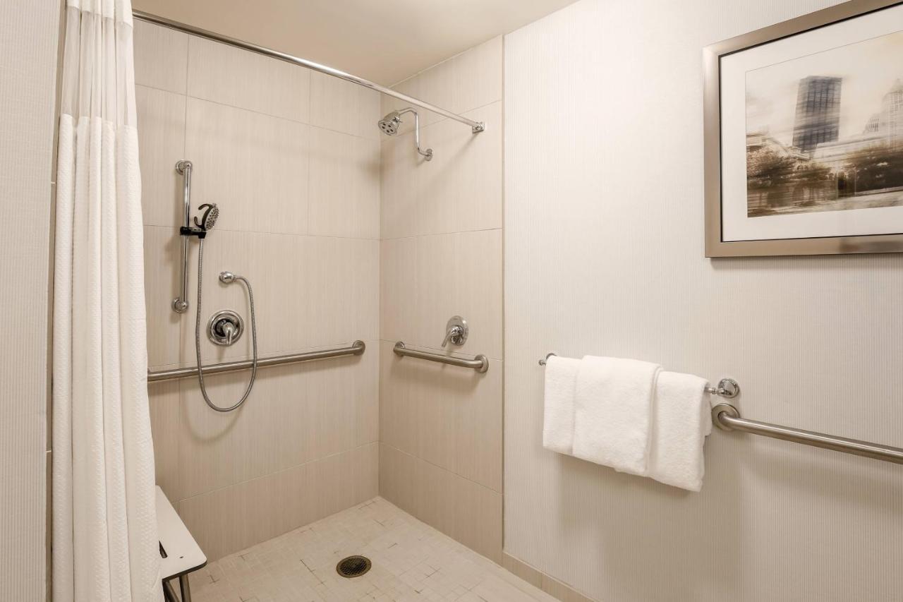 Queen Room Two Queen Beds City View Hearing Accessible