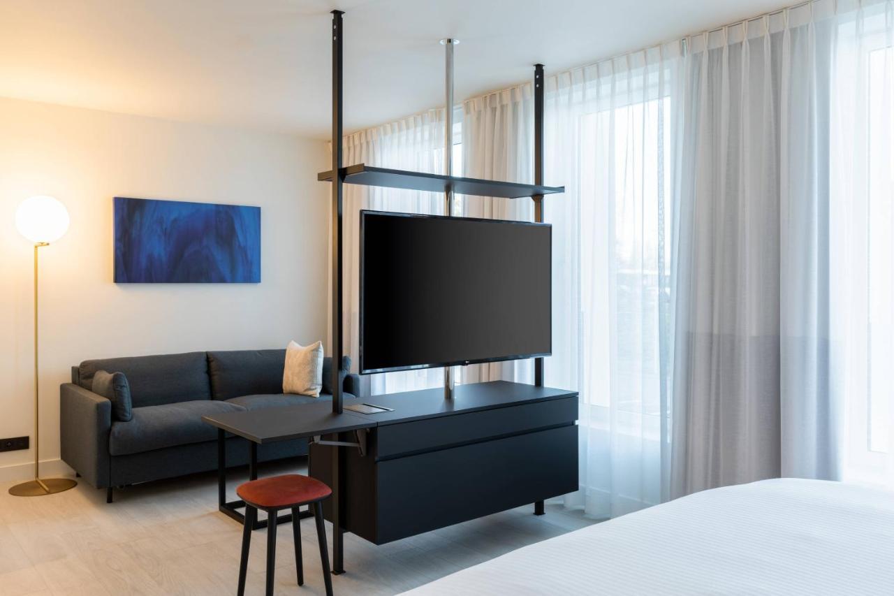 Deluxe Suite 1 King Sofa Bed