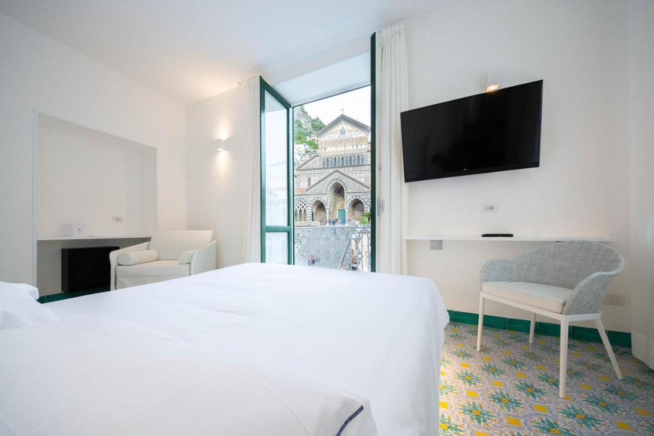 Deluxe Junior Suite with Cathedral