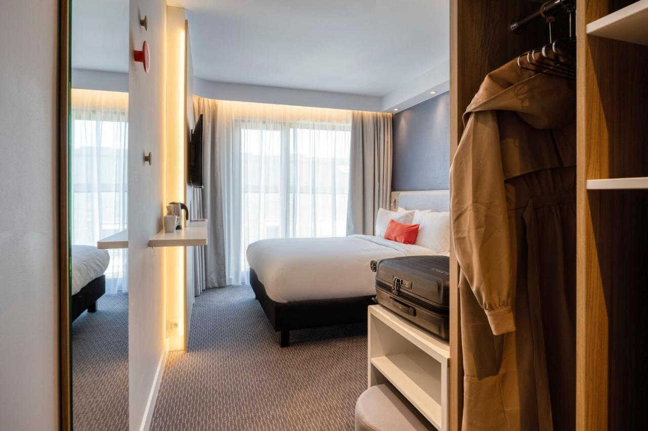 Standard Queen Room