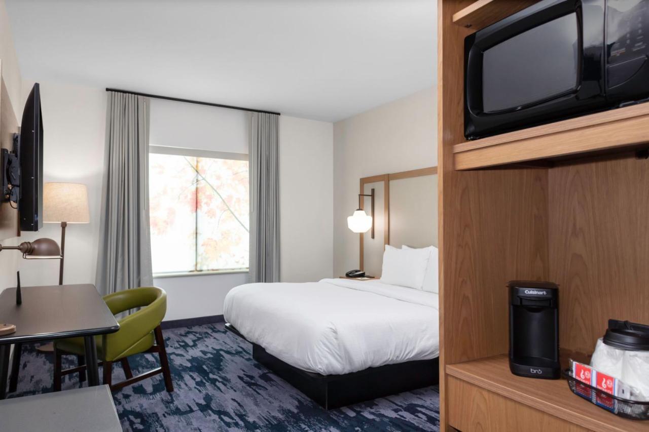 King Room with Bathtub - Mobility Access/Hearing Accessible