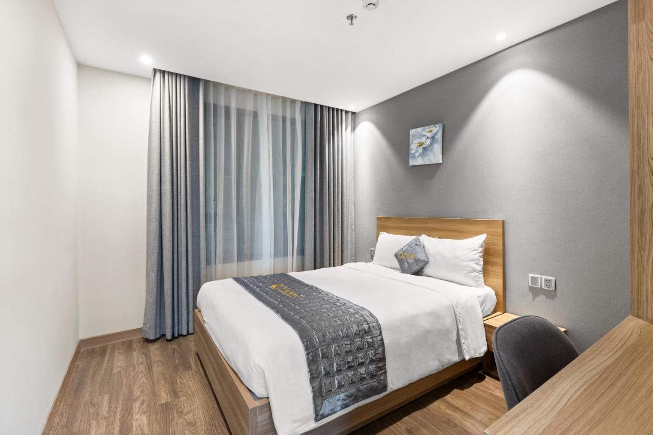 Three-Bedroom Apartment with Balcony