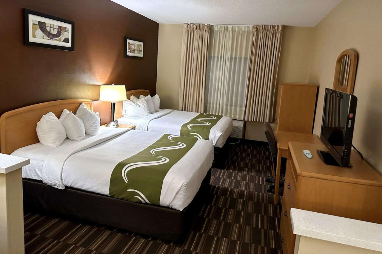 Queen Suite with Two Queen Beds and Sofabed - Non Smoking