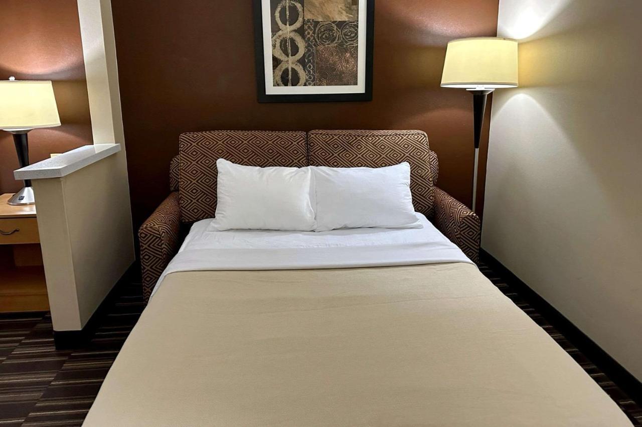 King Suite with Sofabed - Accessible/Non Smoking