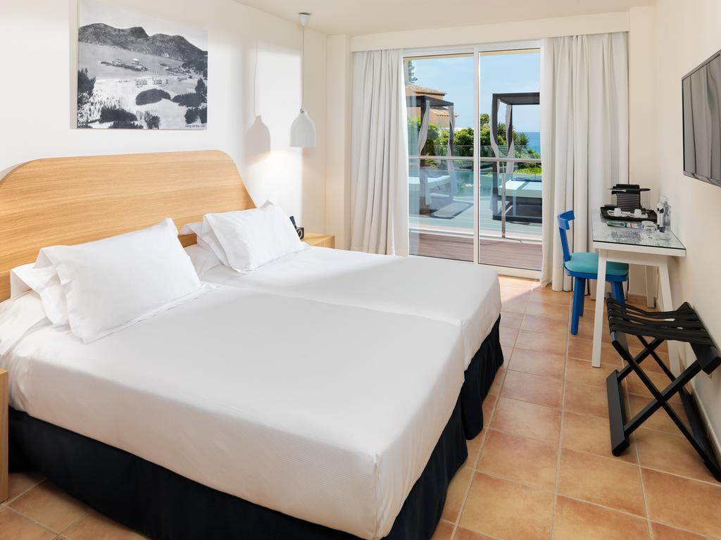 Double or Twin Room with Sea View and Terrace