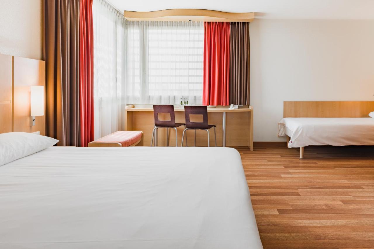 Standaard Familiekamer met 1 Tweepersoonsbed en 1 Eenpersoonsbed