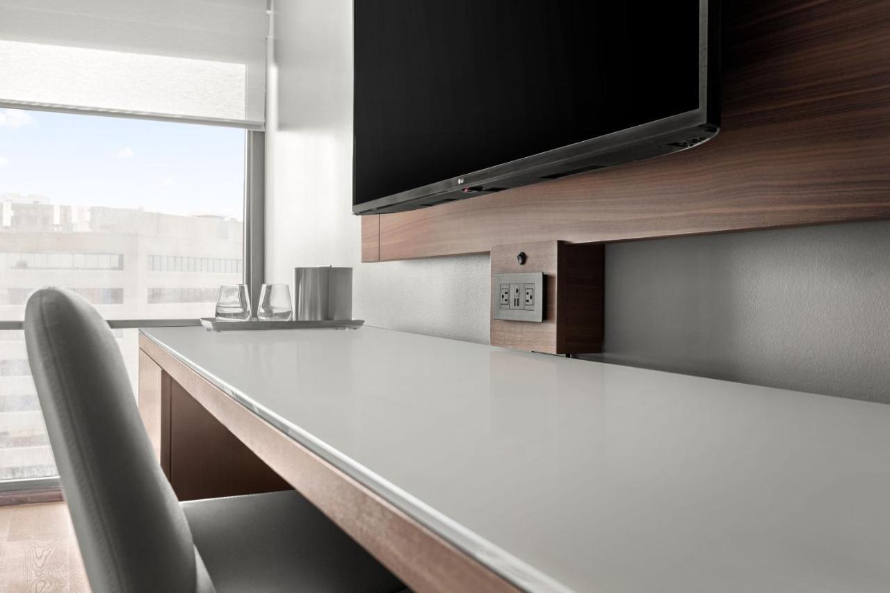 Habitación con cama extragrande.