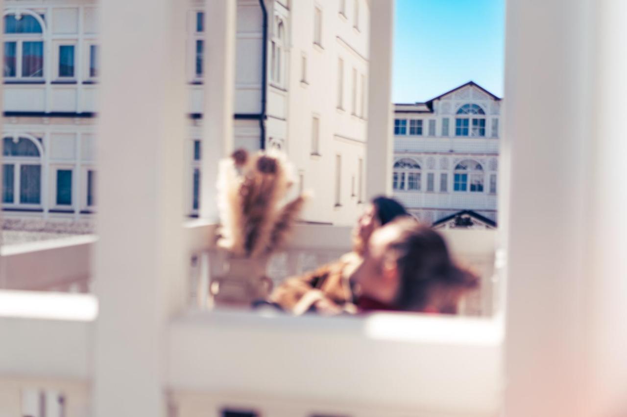 Zimmer mit Queensize-Bett und Balkon