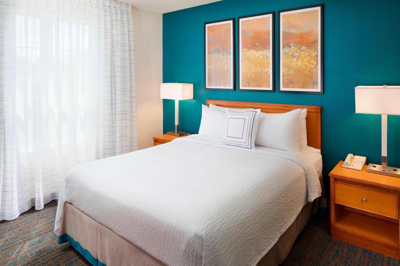 Studio Queen Suite with Sofa Bed