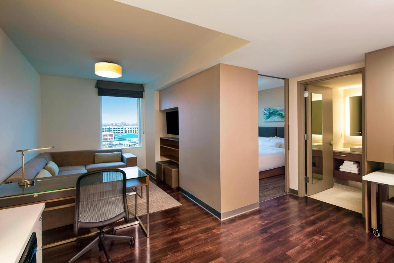 1 Bedroom King 1 Bedroom Suite 1 King Sofa bed,1538727760:JPEG