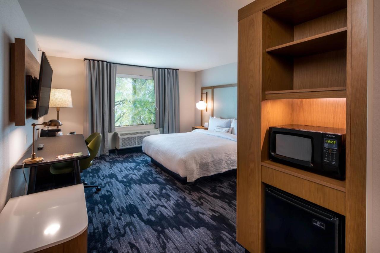 King Room with Roll-In Shower - Mobility Access/Hearing Accessible