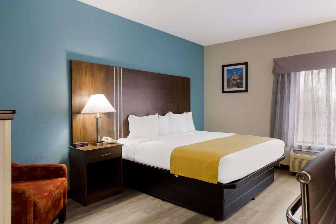 Queen Room - Disability Access/Non-Smoking