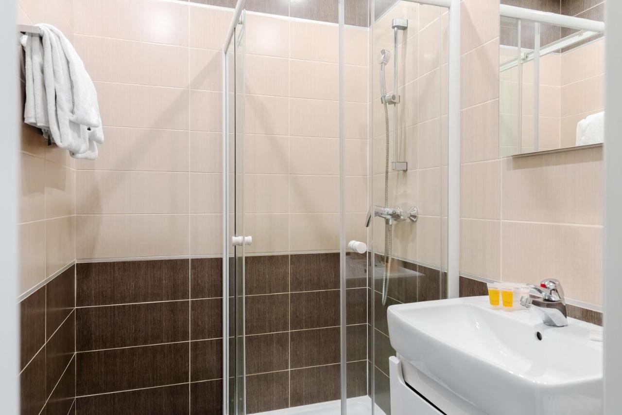 One-Bedroom Apartment,1394507459:JPEG