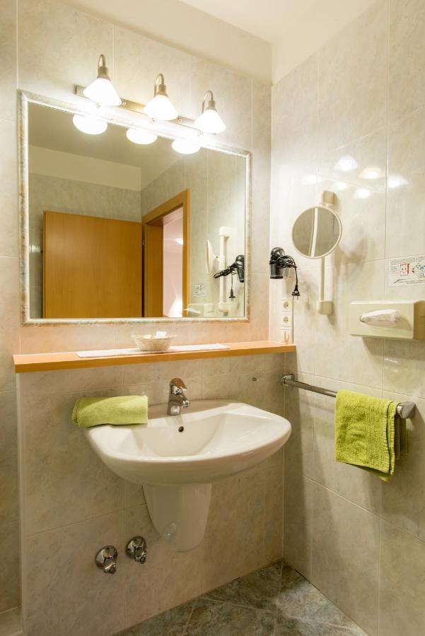 Doppelzimmer mit Gartenblick