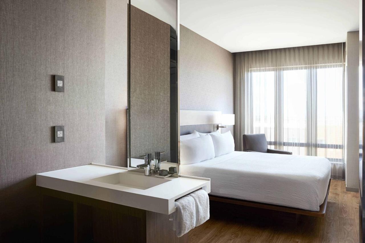 King Room Bathtub Mobility Access,1395122975:JPEG