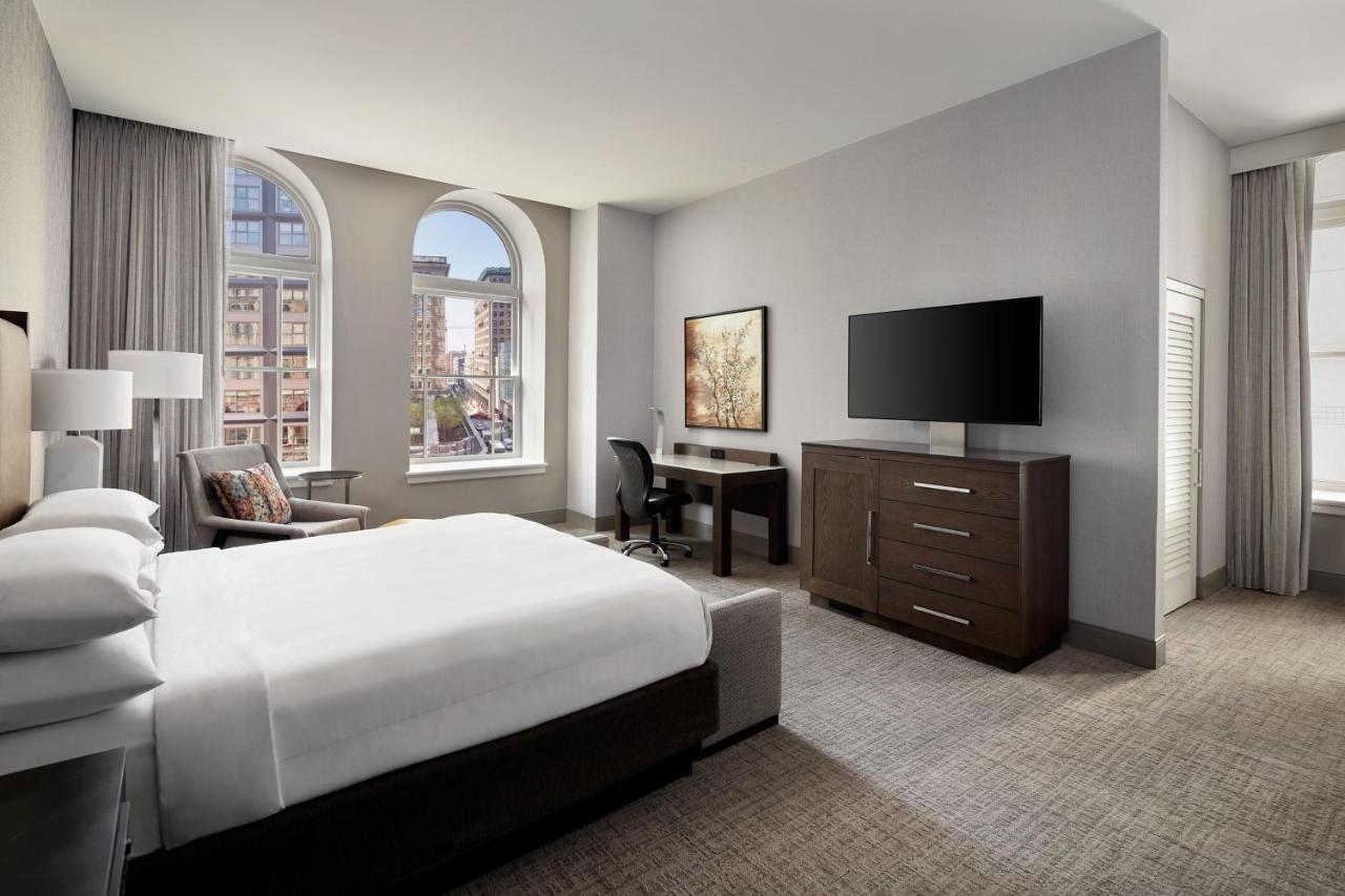Tower Room 1 King Bed,1395393758:JPEG