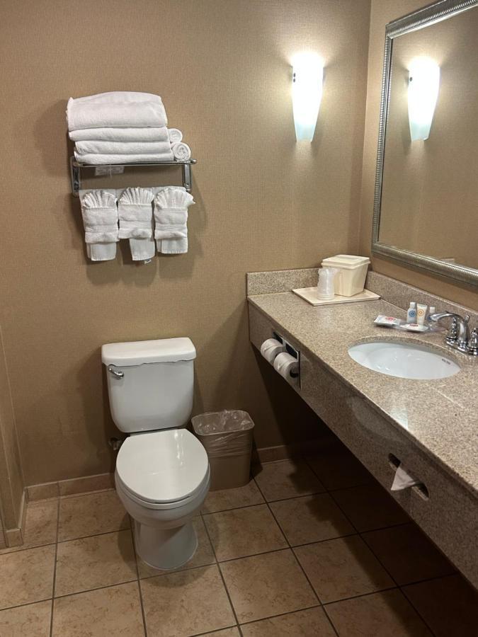 Queen Suite with Two Queen Beds - Non-Smoking