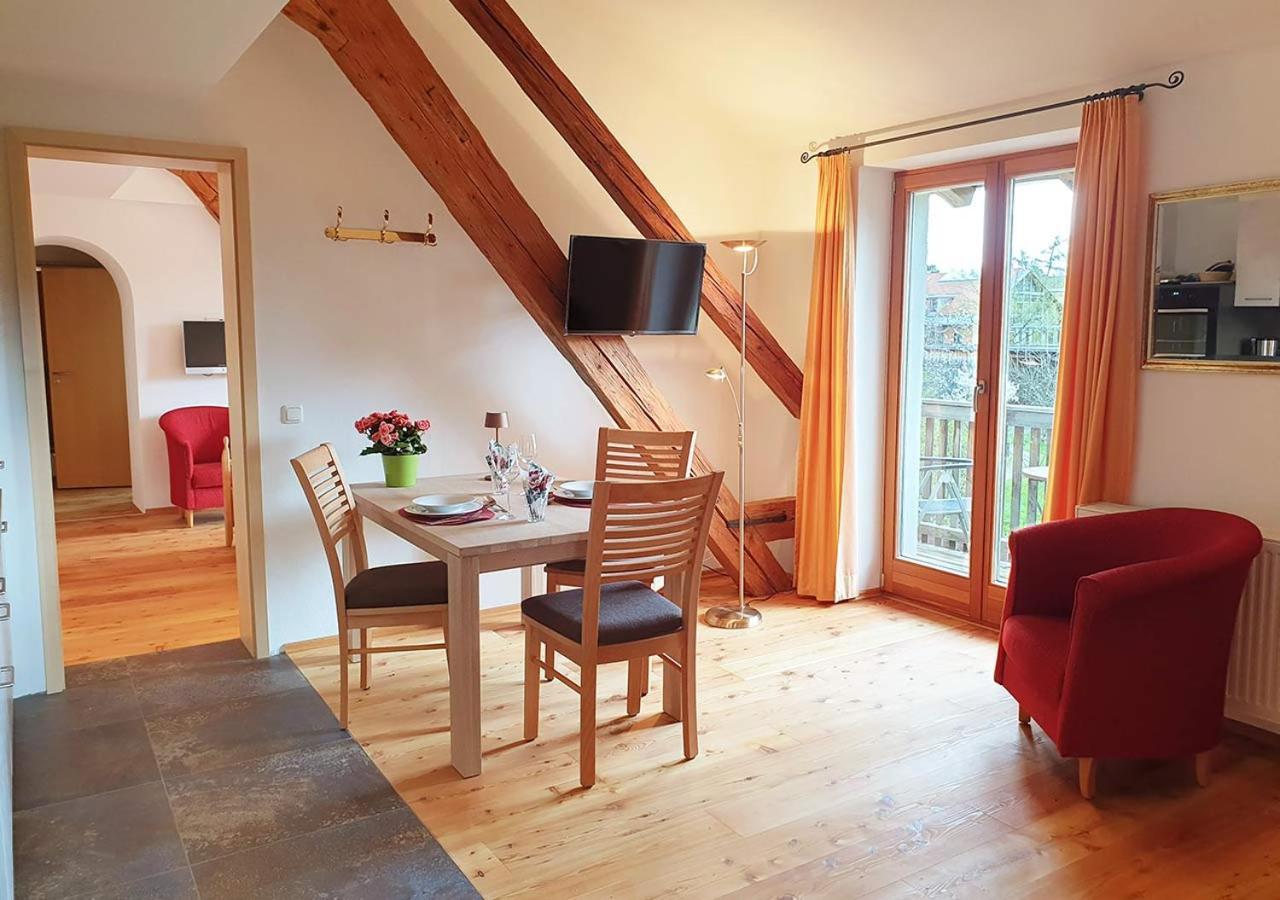 Apartment mit Balkon