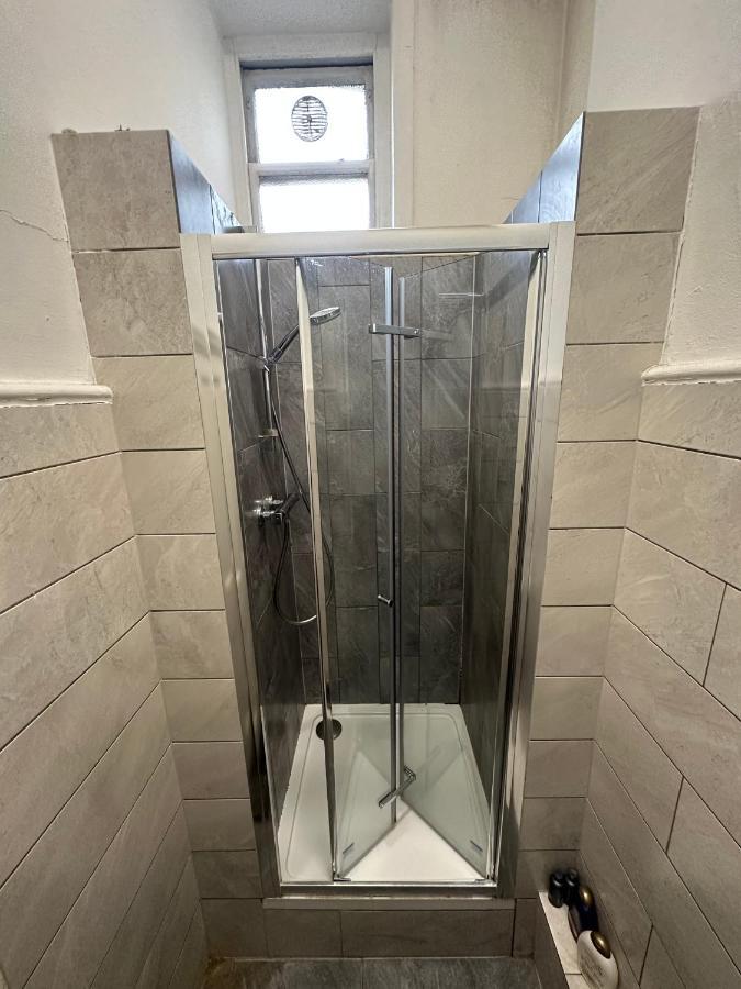 Basic Double Room with Shared Bathroom,1395957428:JPEG