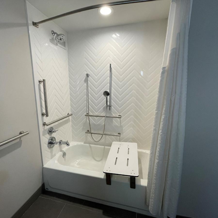 Queen Room Two Queen Beds Mobility Accessible Tub
