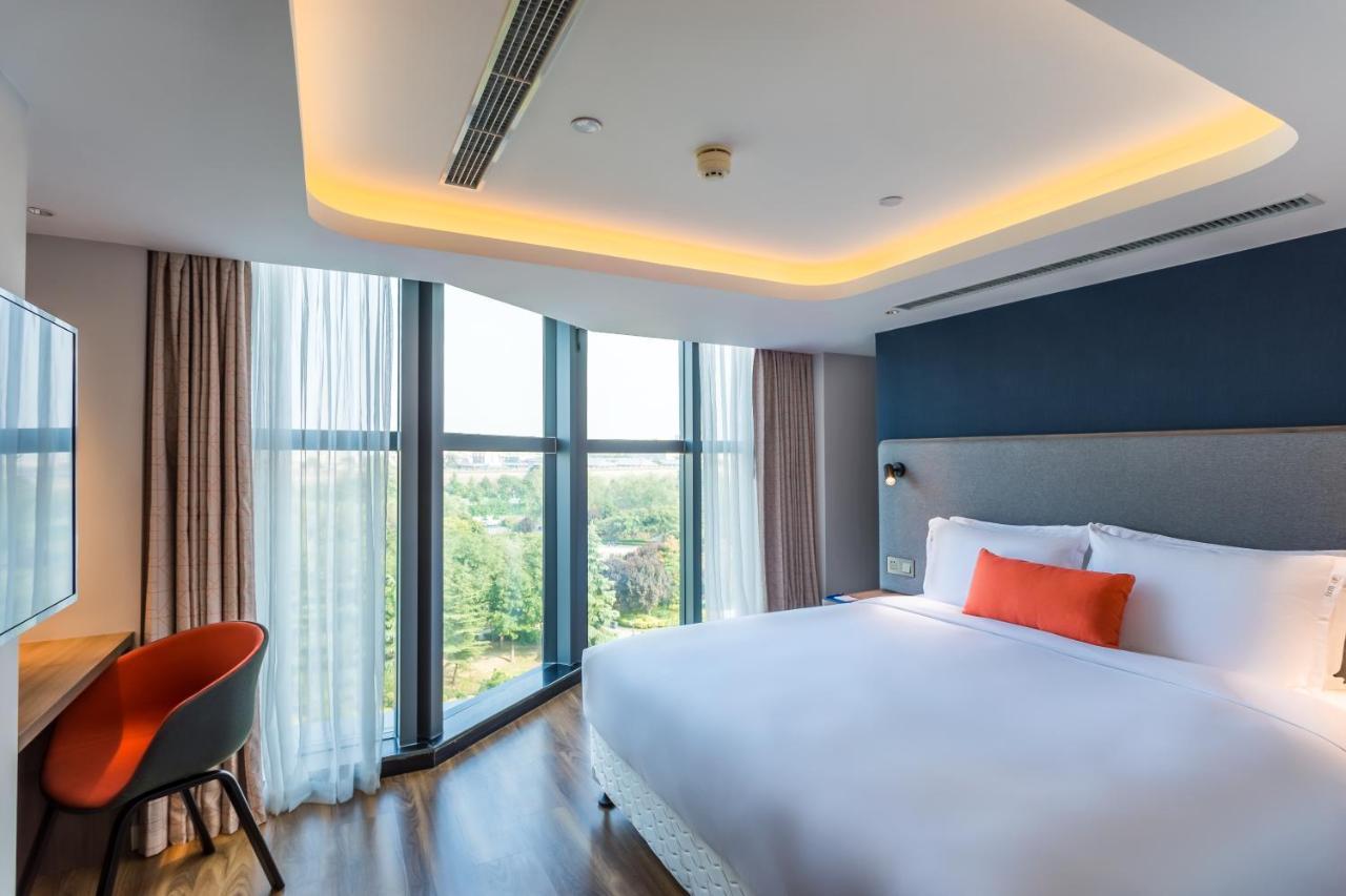 One-Bedroom King Suite
