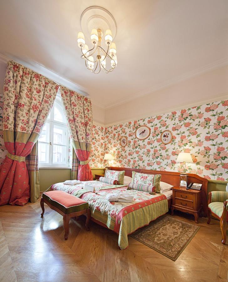 Deluxe Studio