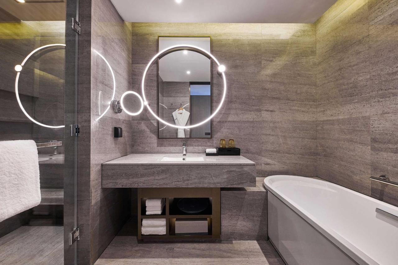 Guest room, 2 Doubles, City view