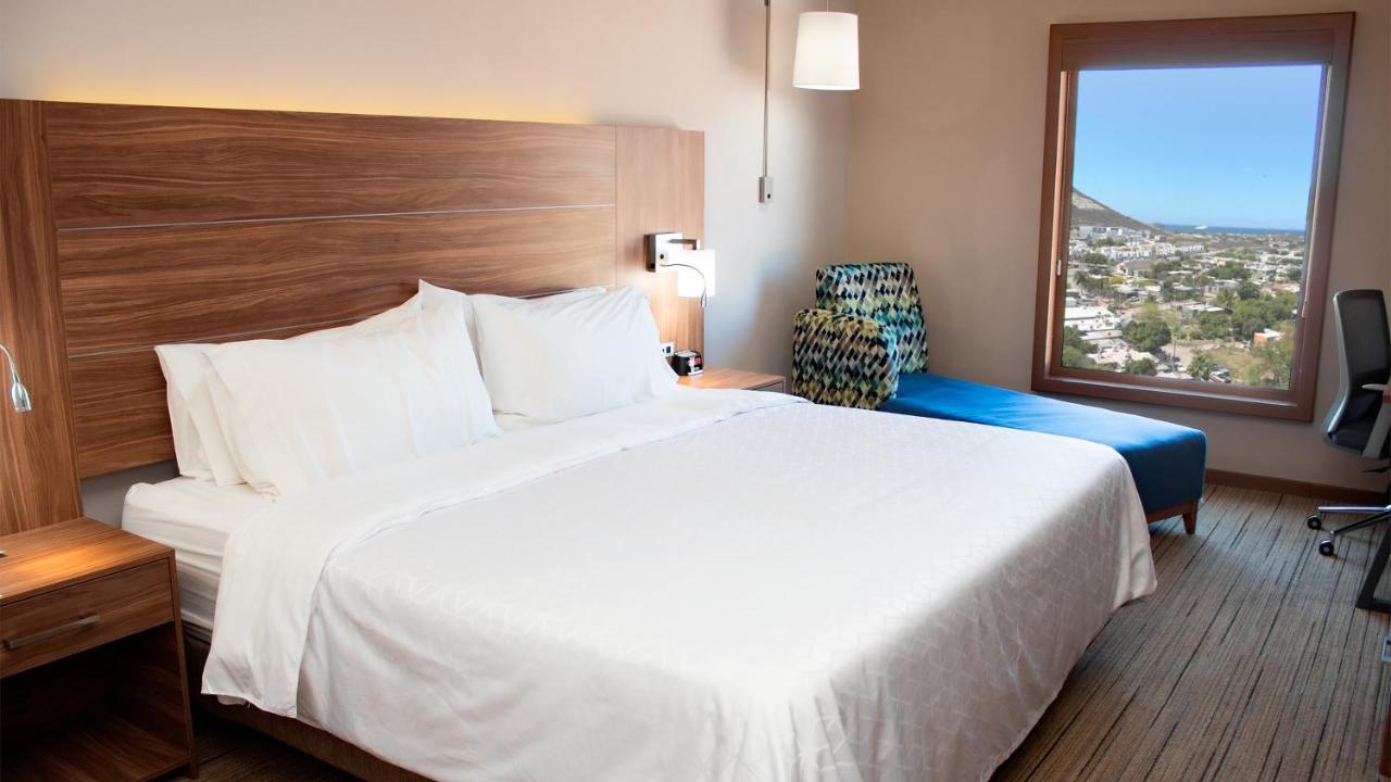 Standard King Room with Pool View