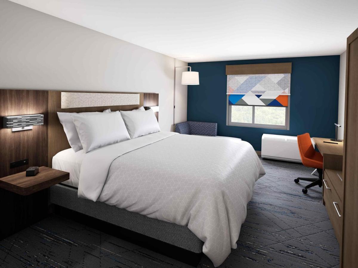 Standard King Room with Mobility Accessible Roll-In Shower