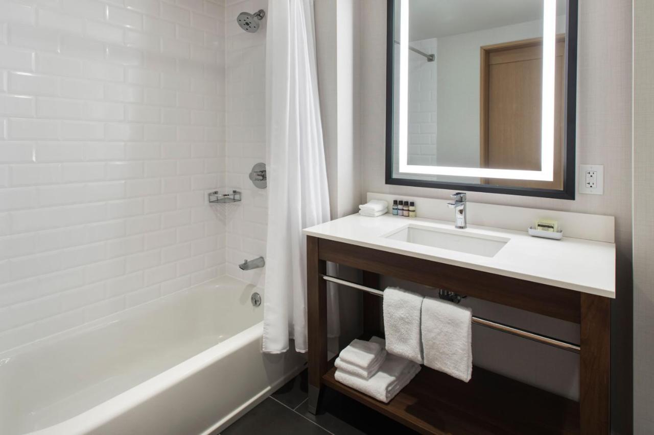 Guest Room, 1 King