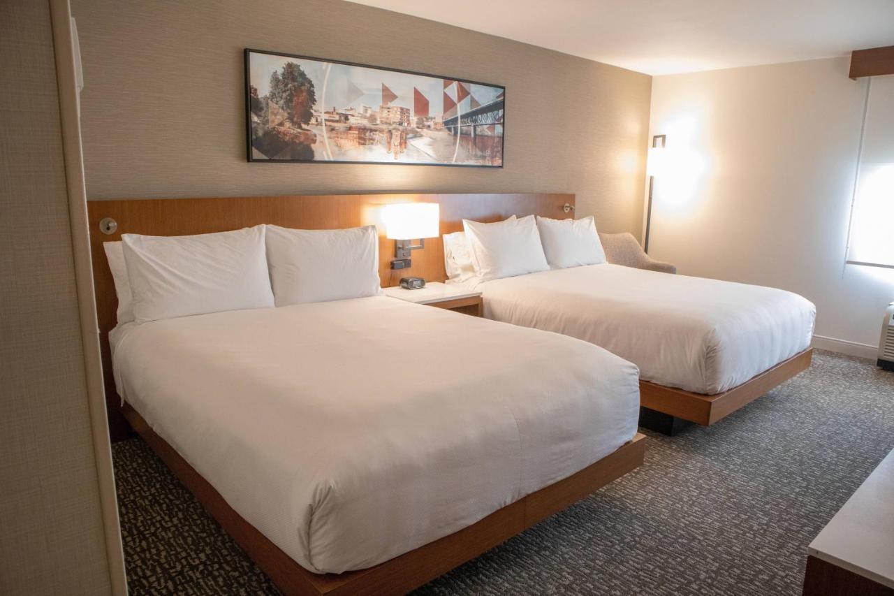 Standard Guest Room with Two Queen Beds