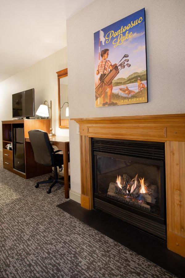Deluxe King Room - Non-Smoking