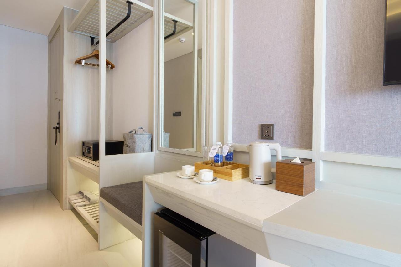 Premier Executive Twin Complimentary Daily Afternoon Tea & Welcome Minibar,1399768712:JPEG
