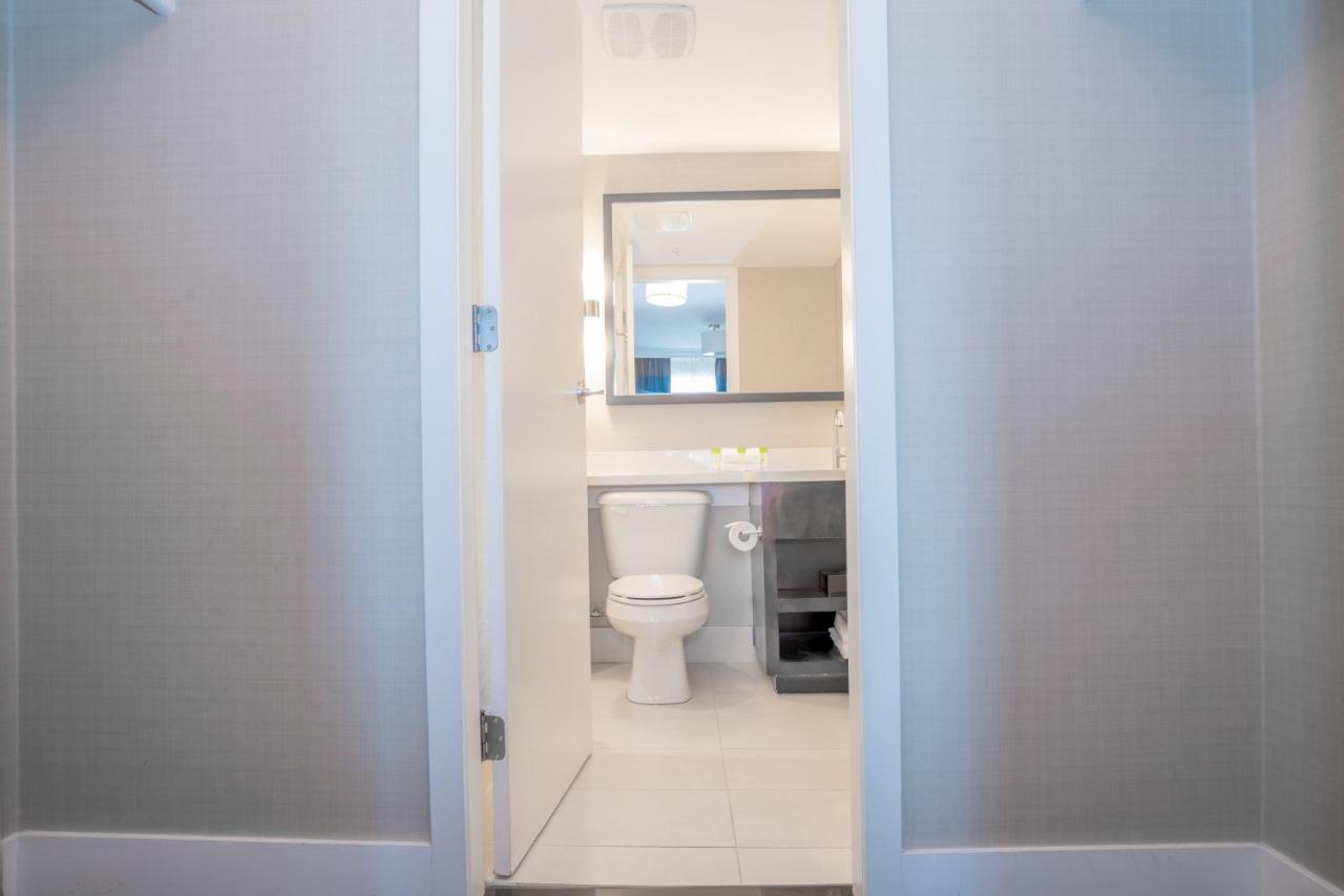 Grand Suite, 1 King Bed, Kitchenette, Sitting Area