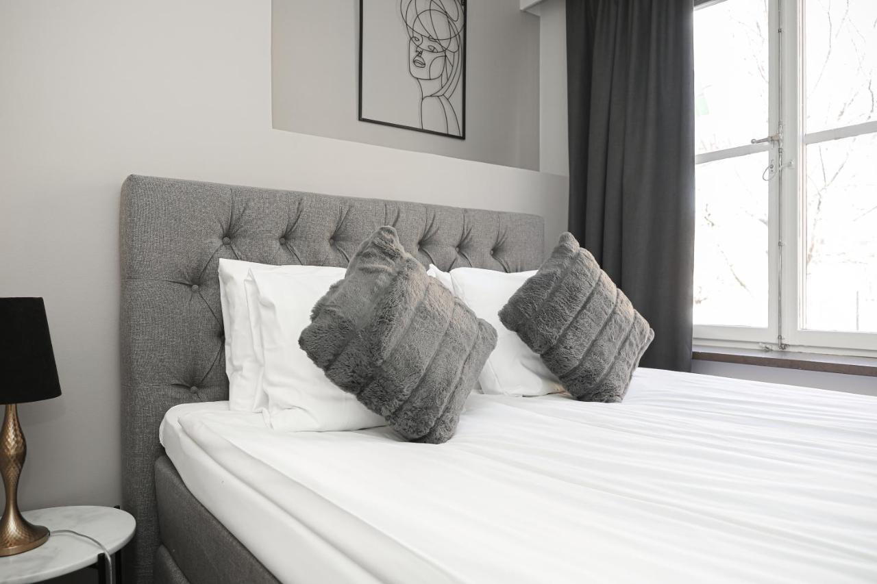 Compact Room (55 in bed)