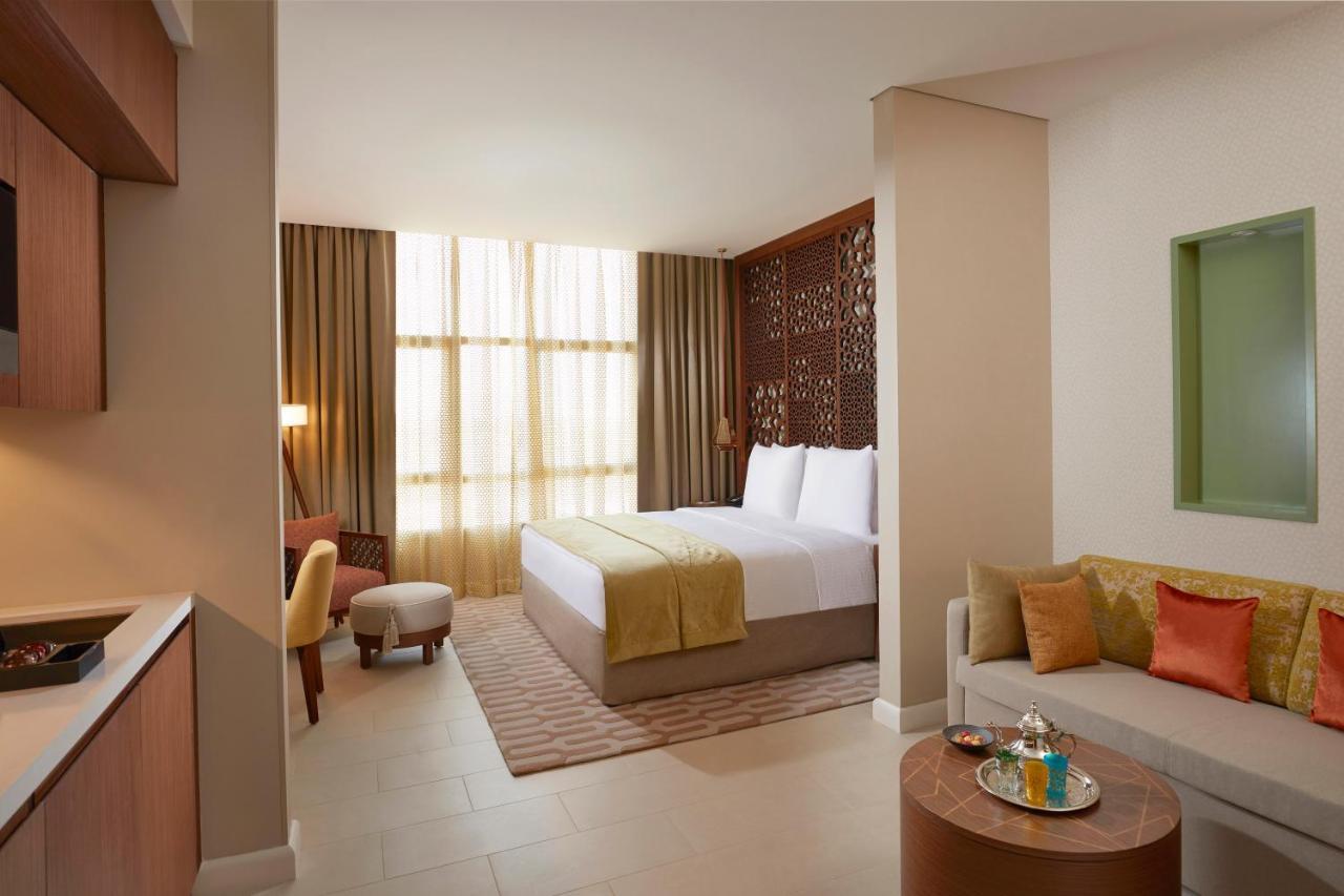 Deluxe Room,764385379:JPEG