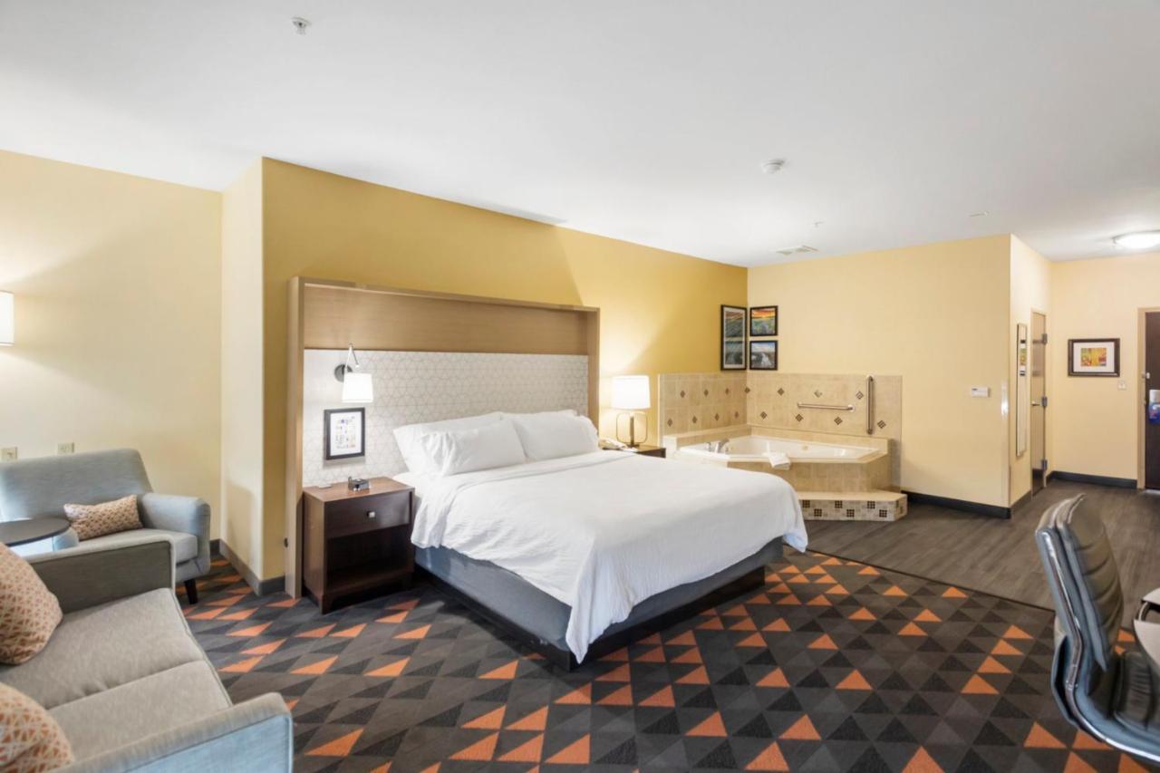 King Room with Jetted Tub