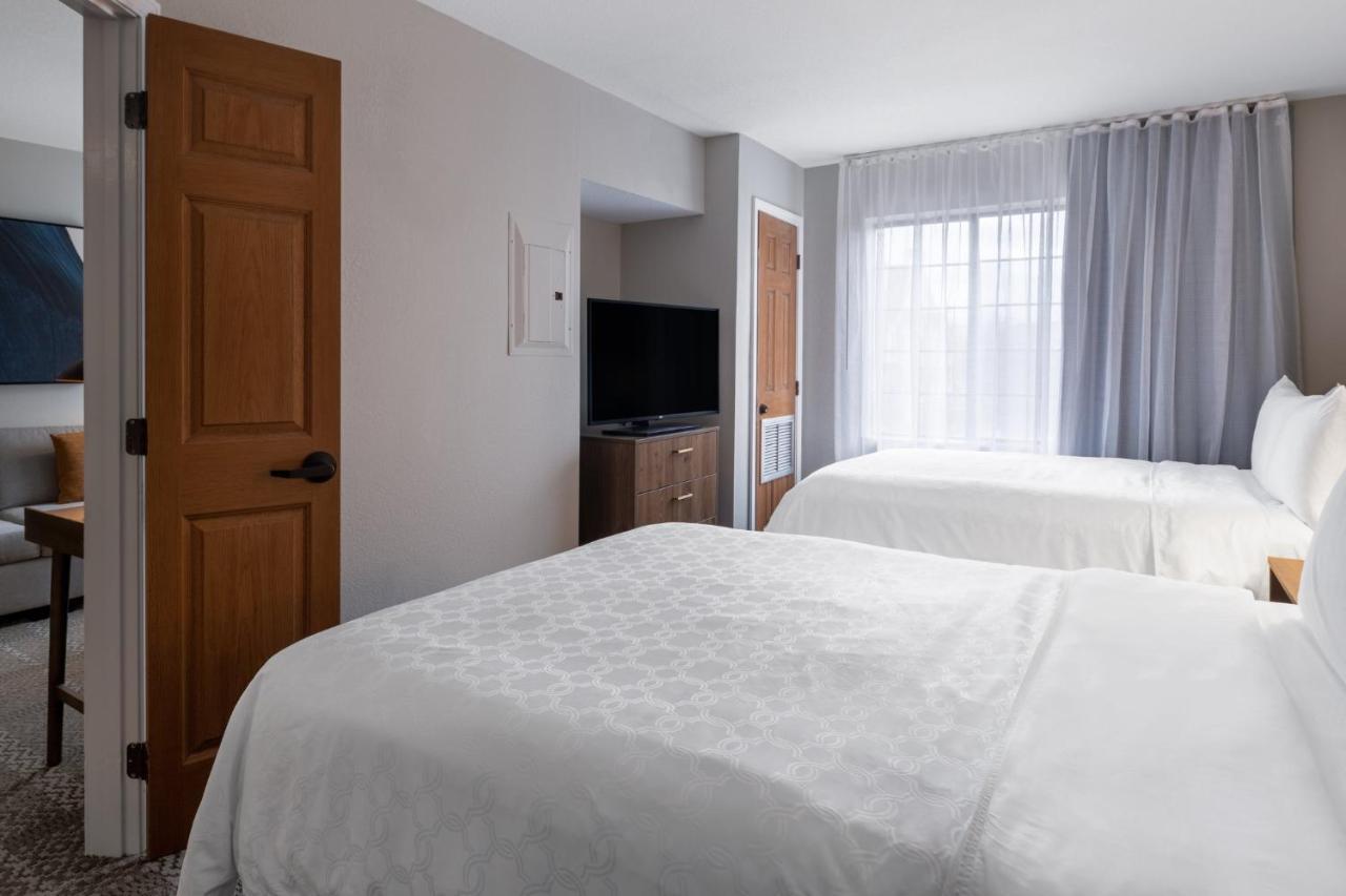 One-Bedroom Suite with Two Double Beds