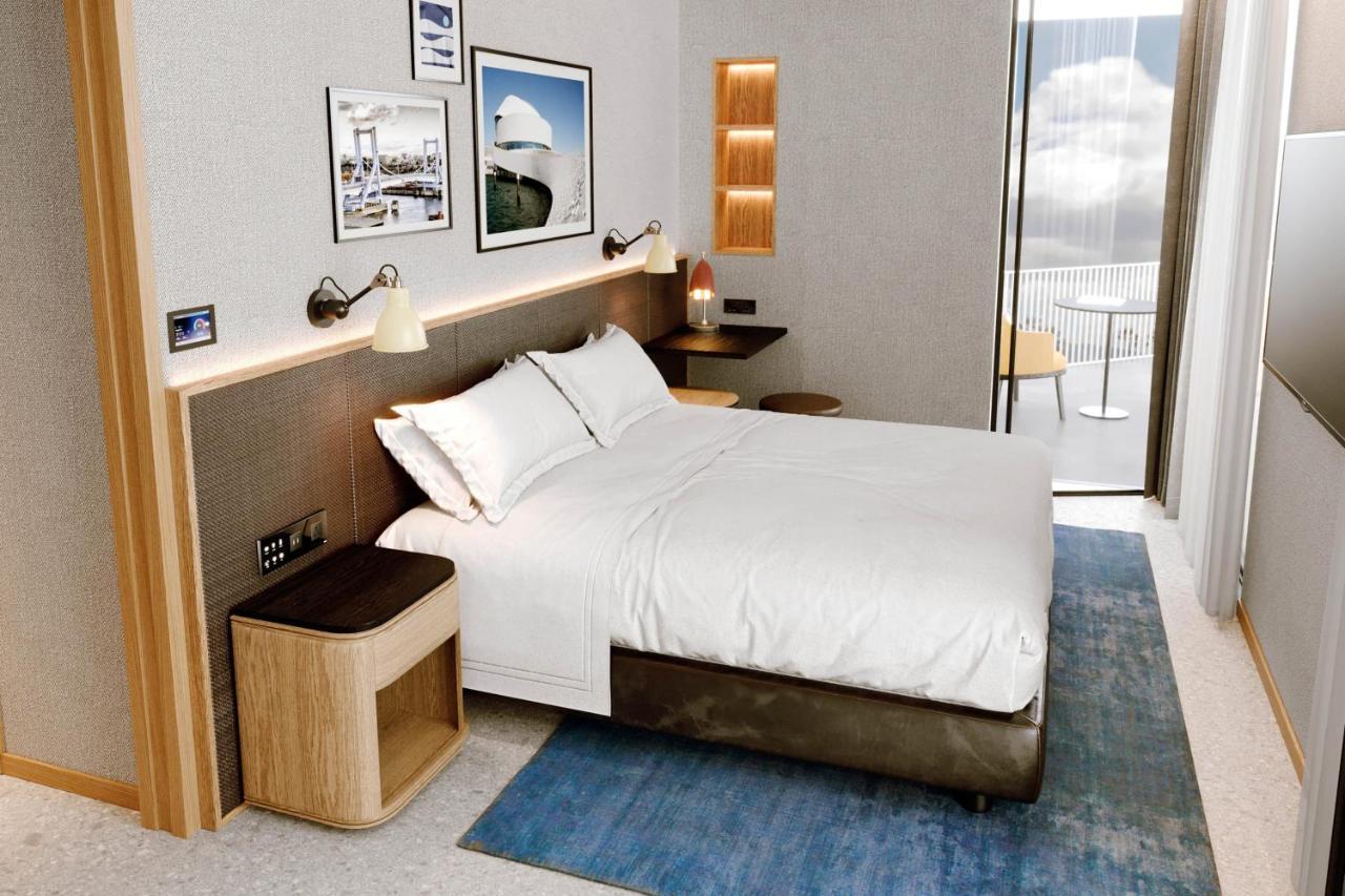Superior King Room with Balcony and City View