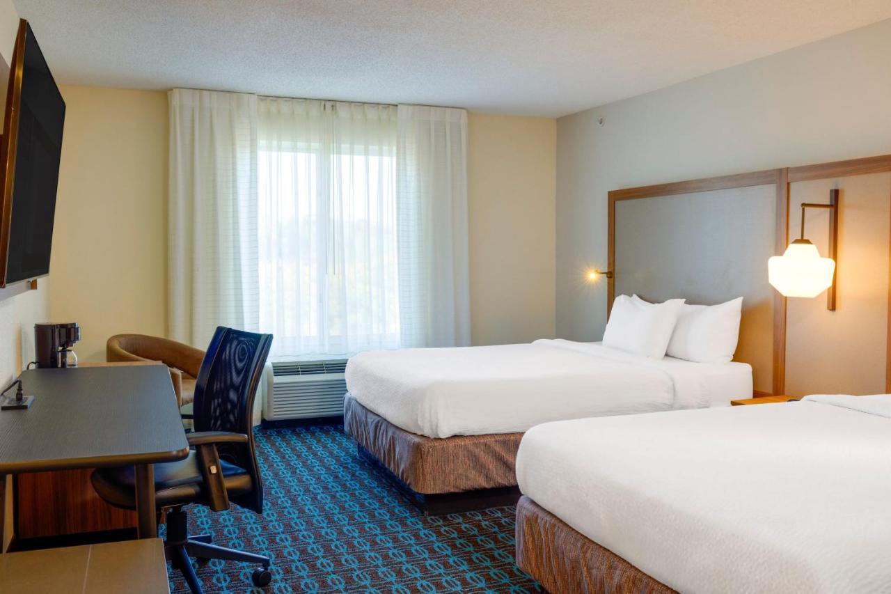 Queen Room with Two Queen Beds, Bathtub and Sofa Bed - Mobility Access/Hearing Accessible