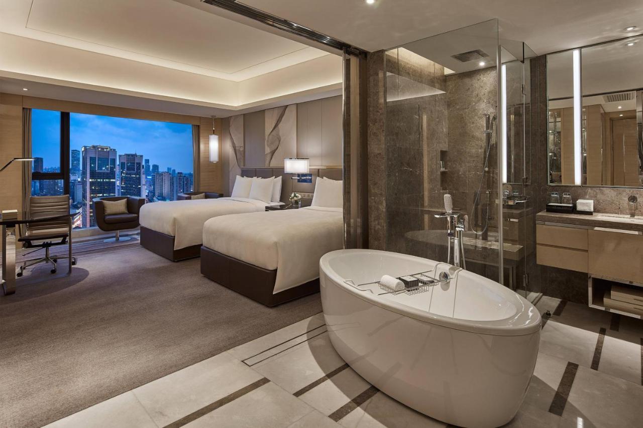 Grand Deluxe, Guest room, 2 Double